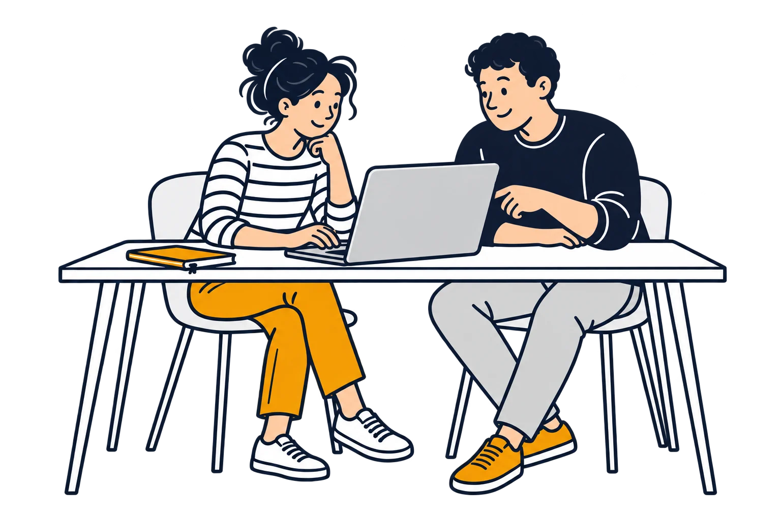 Eine Website-Betreiberin bearbeitet ihre Inhalte am Laptop. Ein Ansprechpartner erklärt ihr die nächsten Schritte.
